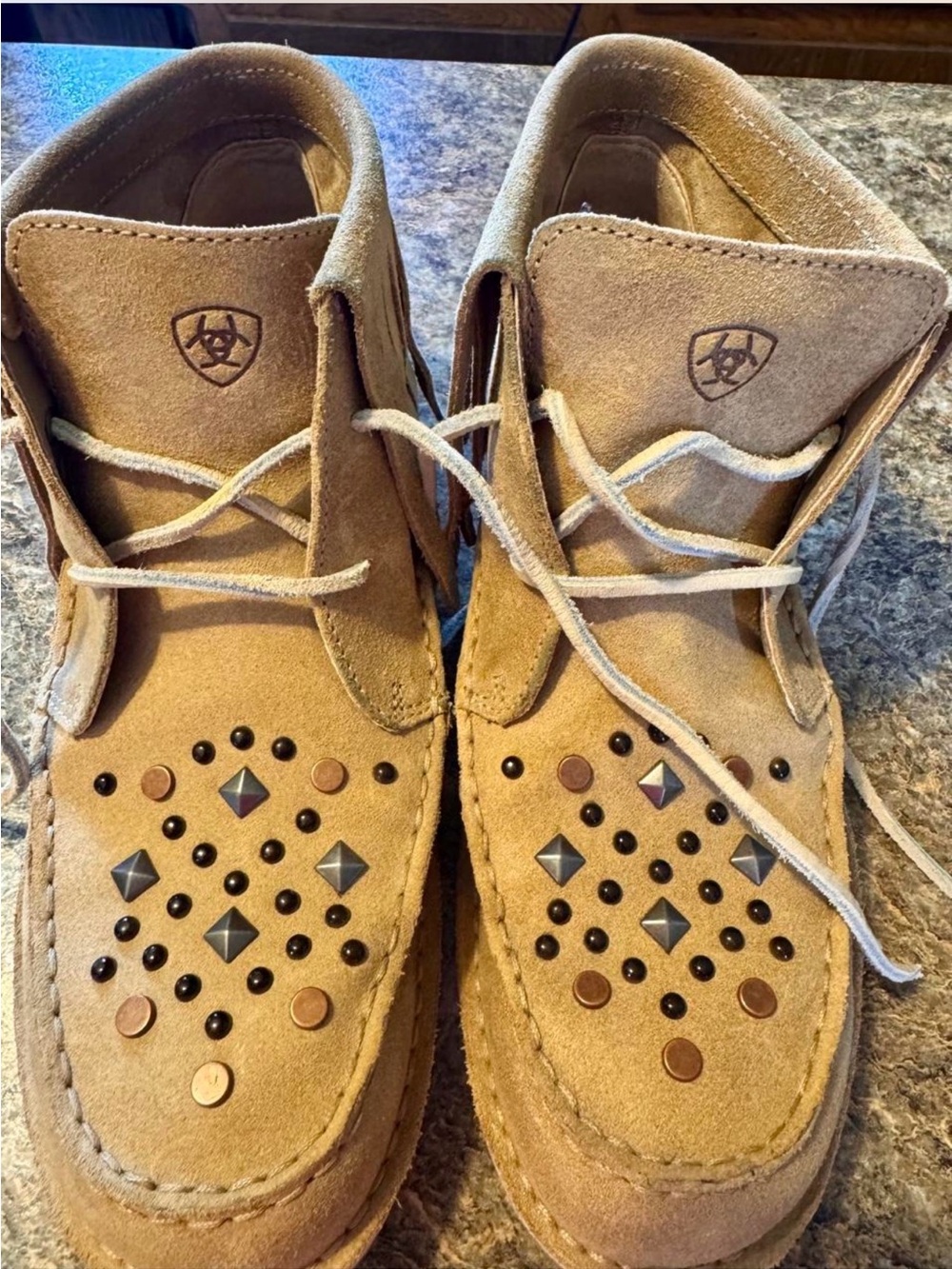 Ariat Women’s Tan Suede Studded Chukka Boots size 9